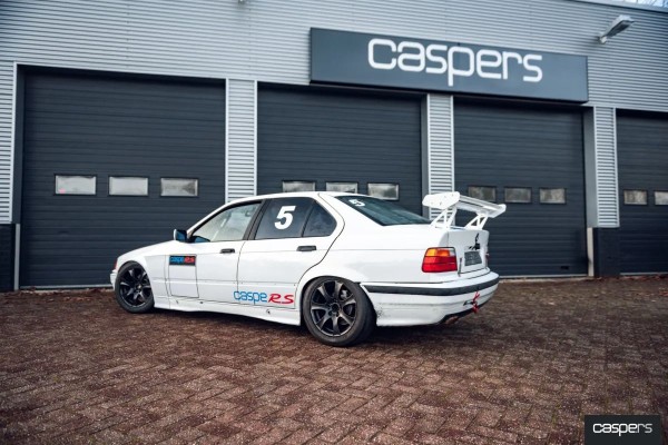 Detailfoto van BMW E36 325i Racer (wit)