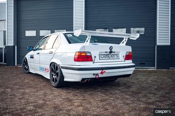 Detailfoto van BMW E36 325i Racer (wit)