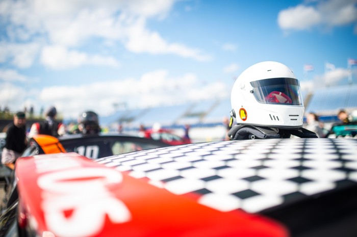 Decoratieve achtergrond afbeelding met raceauto op het TT Circuit