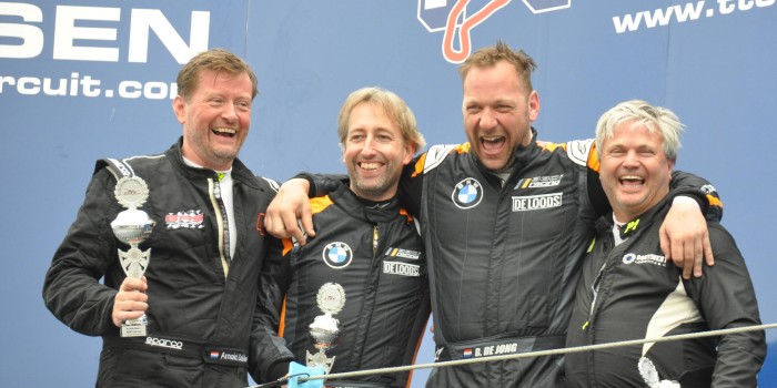 Winnaars BMW 330i Cup op het podium