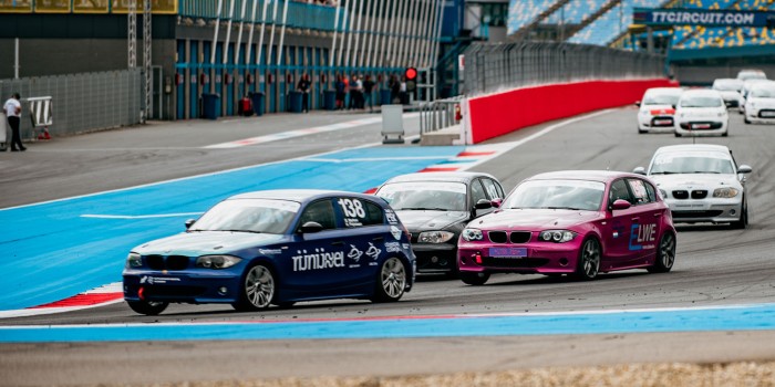 MaxLease Cup raceauto in actie op het circuit